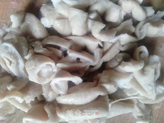 干锅肥肠虾的做法步骤:3
