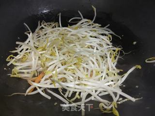 韭菜鸡蛋炒豆芽的做法步骤：6