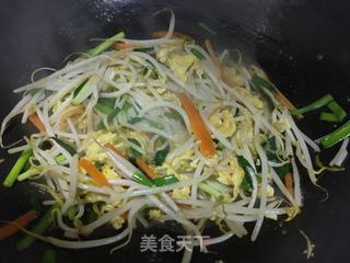 韭菜鸡蛋炒豆芽的做法步骤：11