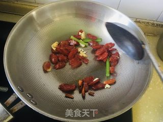 广式腊肠炒芹菜的做法步骤：6