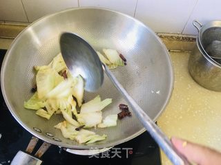 白菜炒木耳的做法步骤：4