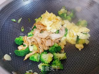 木须肉炒西兰花的做法步骤:10