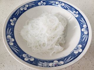 菠菜拌粉丝的做法步骤:3