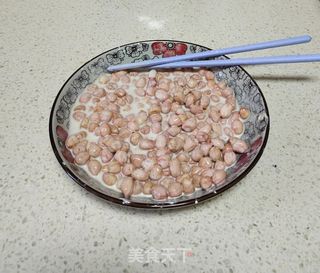 酥脆五香花生米的做法步骤:3