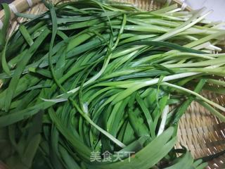 韭菜虾仁鸡蛋水饺的做法步骤:2
