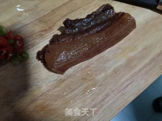 冬笋胡萝卜炒腊肉的做法步骤:2