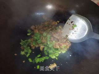 青椒大蒜炒油渣的做法步骤:6
