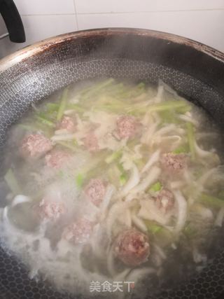 白菜萝卜丸子汤的做法步骤:9