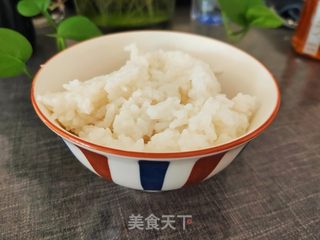 鸡蛋葱花炒饭的做法步骤：1