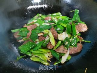 青蒜炒腊肠的做法步骤：7