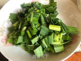 慈菇炒香肠的做法步骤:2