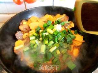 慈菇炒香肠的做法步骤:7