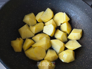 咖喱牛腩炖土豆的做法步骤:7