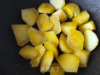 咖喱牛腩炖土豆的做法步骤:8