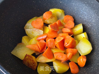 咖喱牛腩炖土豆的做法步骤:9