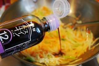 立春必吃的菜素炒土豆丝的做法步骤:6
