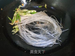 鸡蛋炒粉丝的做法步骤：7