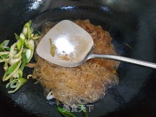 鸡蛋炒粉丝的做法步骤:10