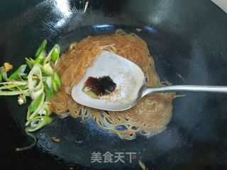 鸡蛋炒粉丝的做法步骤:11