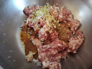 肉三鲜水饺的做法步骤:2