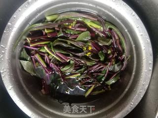 腊肉炒菜苔的做法步骤：1