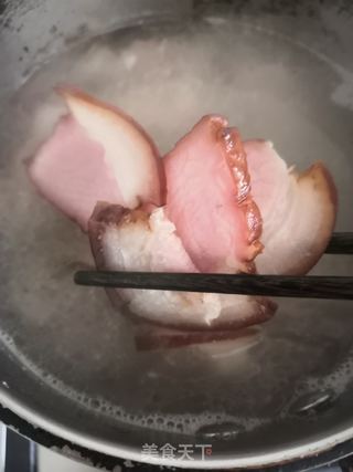 洋葱炒腊肉的做法步骤:3