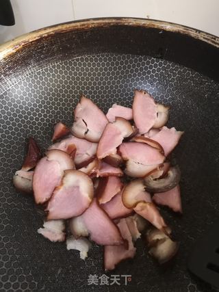 洋葱炒腊肉的做法步骤:5