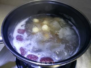 桃胶银耳莲子羹的做法步骤:6