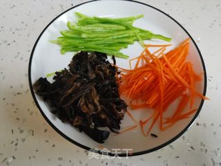 鱼香肉丝的做法步骤:3