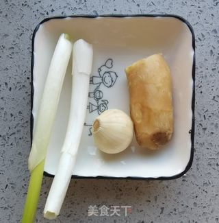 京酱肉丝的做法步骤:2