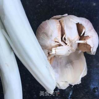 黑胡椒牛肉炒土豆的做法步骤:2