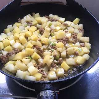 黑胡椒牛肉炒土豆的做法步骤:9