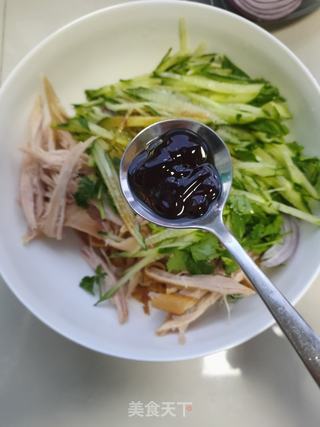 老干妈拌鸡胸肉的做法步骤:7