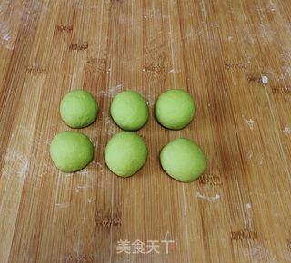碧绿玫瑰馒头的做法步骤:4