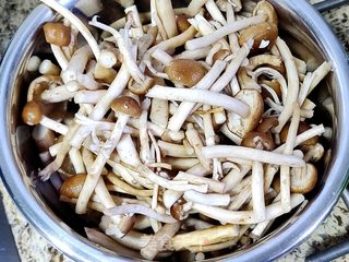茶树菇炒五花肉的做法步骤:2
