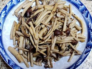 茶树菇炒五花肉的做法步骤:4