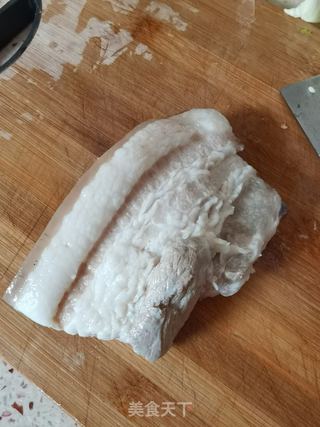 回锅肉炒芹菜的做法步骤：1