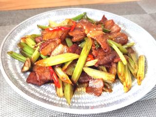 回锅肉炒芹菜的做法步骤：14
