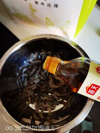 酥脆的炸河虾的做法步骤：3