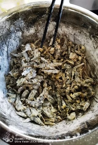 酥脆的炸河虾的做法步骤:6