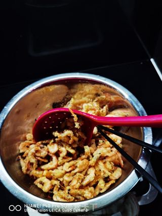 酥脆的炸河虾的做法步骤：8