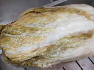五花肉粉丝炖酸菜的做法步骤:3