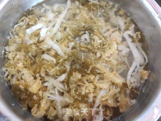 五花肉粉丝炖酸菜的做法步骤:6