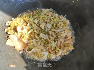 五花肉粉丝炖酸菜的做法步骤:14