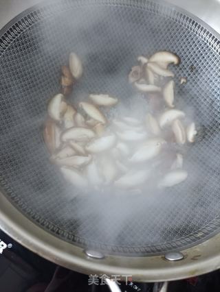 蒜黄炒香菇的做法步骤：7