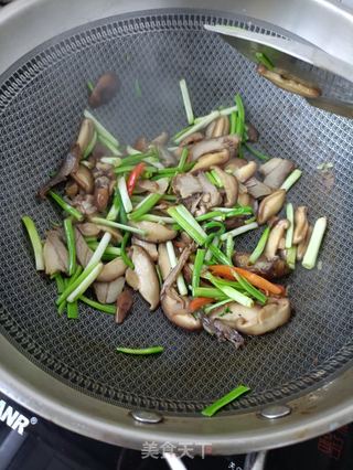 蒜黄炒香菇的做法步骤：9