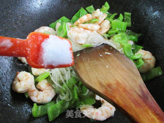 青椒虾仁炒铁棍山药粉条的做法步骤：9