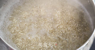 滑蛋虾仁藜麦饭的做法步骤：2