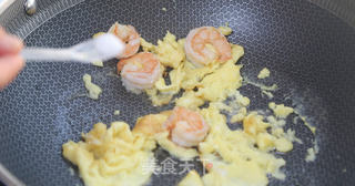 滑蛋虾仁藜麦饭的做法步骤：8