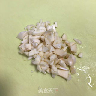 蒜蓉蚝油菜芯的做法步骤：1
